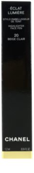Chanel Éclat Lumière Illuminating Concealer In Application Pen