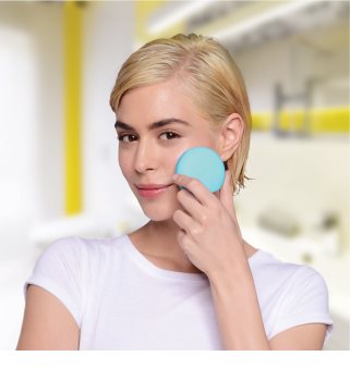 FOREO Luna™ Play Plus escova sónica de limpeza facial para todos os tipos de pele