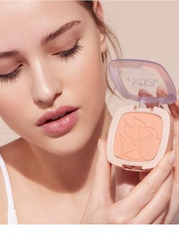 L’Oréal Paris Wake Up & Glow Life’s a Peach Blush