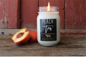 Milkhouse Candle Co. Farmhouse Peach Tea dišeča sveča 368 g