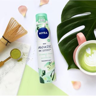 Nivea Crispy Cucumber & Matcha Tea osvežujoča pena za telo za intenzivno vlažnost