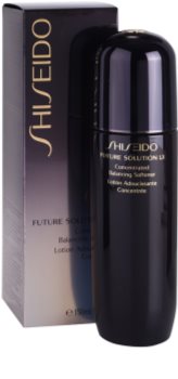 Shiseido Future Solution LX Feuchtigkeitstonikum strafft die Haut und verfeinert Poren