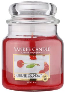 Yankee Candle Cherries on Snow Scented Candle 411 g Classic Medium