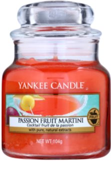 Yankee Candle Passion Fruit Martini vonná svíčka 104 g Classic malá