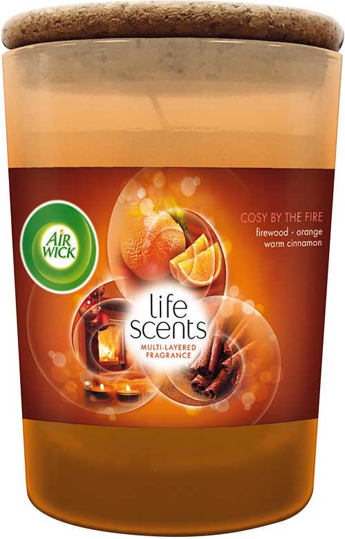 Air Wick Life Scents Cosy by the Fire vonná svíčka 185 g