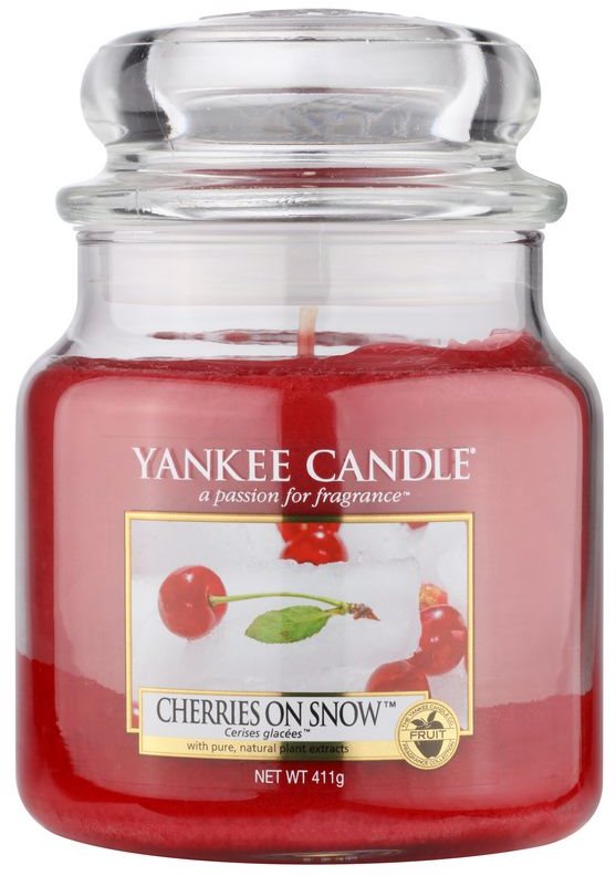 Yankee Candle Cherries on Snow Scented Candle 411 g Classic Medium