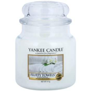 Yankee Candle Fluffy Towels lumânare parfumată Clasic mediu
