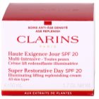 Clarins Super Restorative denní liftingový krém proti vráskám pro všechny typy pleti SPF 20