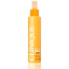 Clinique Sun könnyed naptej spray formában SPF 30
