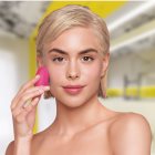 FOREO Luna™ Play Plus escova sónica de limpeza facial para todos os tipos de pele